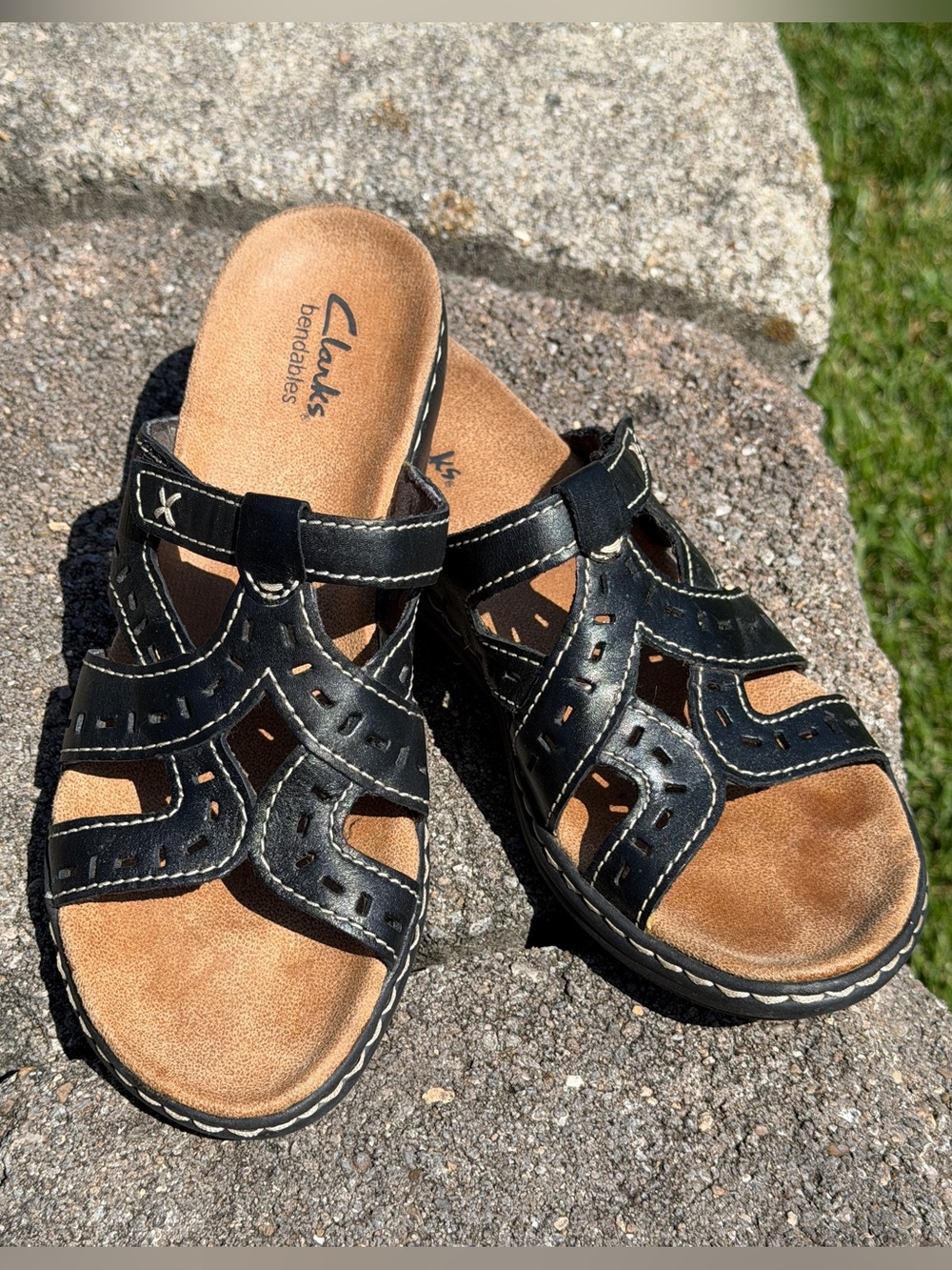 Clarks Bendables Black Leather Comfort Slide Sandals Women’s 7N Adjustable. BR
